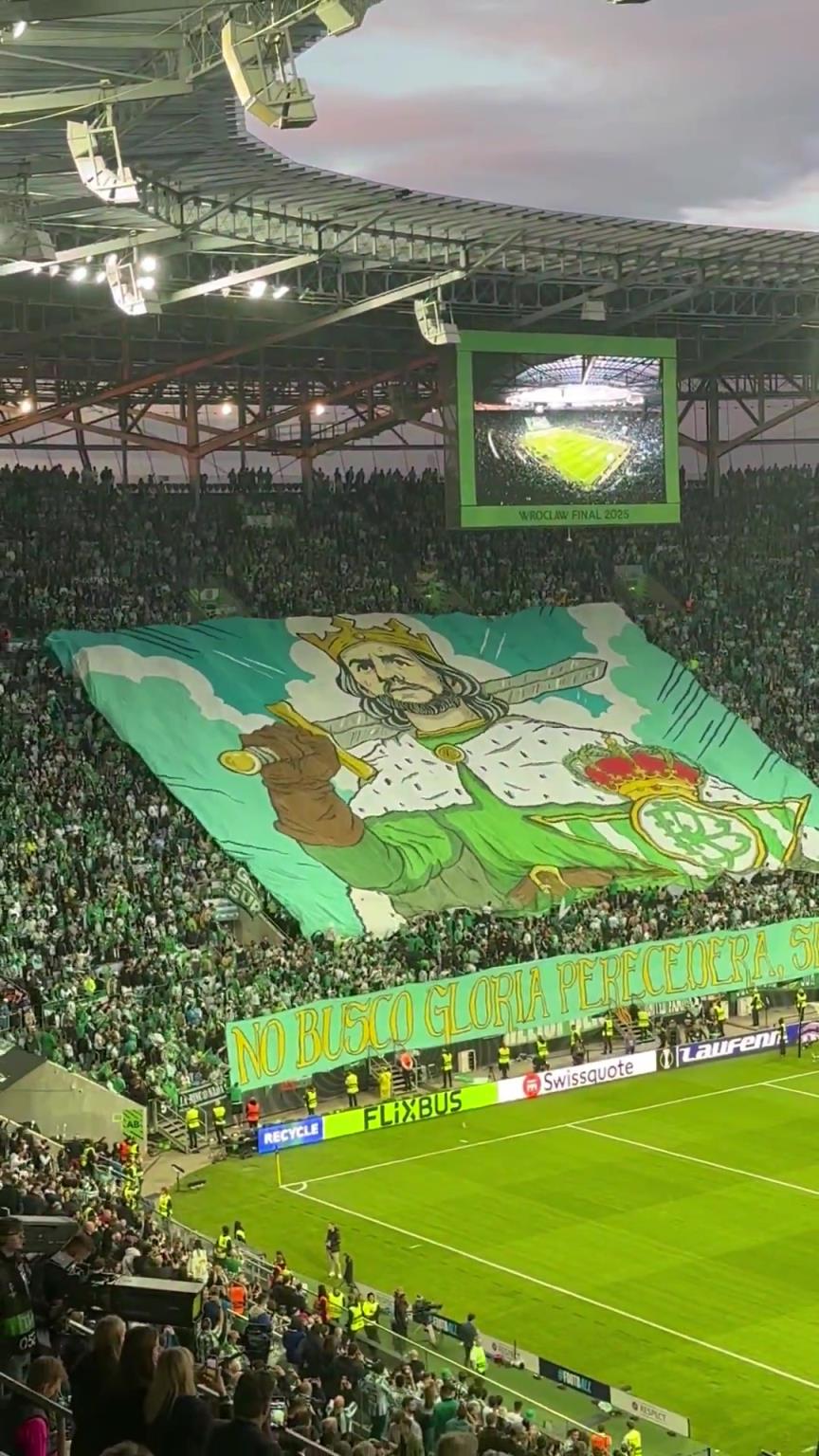 沖擊獎杯!貝蒂斯球迷這巨型Tifo太有氣勢了