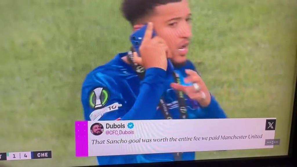 直接攤牌!桑喬賽后在場上煲電話粥,大聲說自己不回曼聯