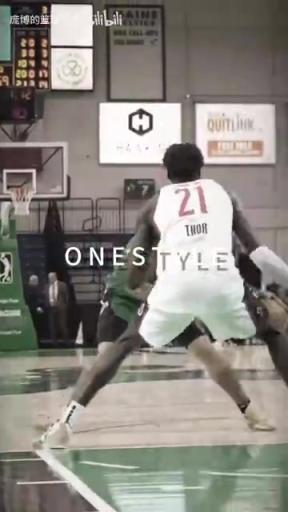 正統美式后衛!JD戴維森炒菜后低手合球,對抗上籃打進!